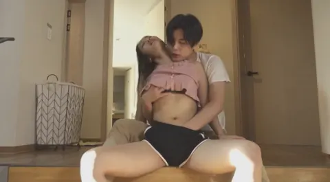 Em gái ngực bự thích khoe hàng